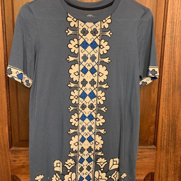 Tory Burch unique design t shirt. - Picture 1 of 3